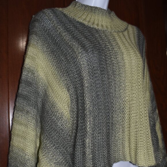 POL Cropped Boxy Knit Sweater Green High Neck Women’s Size Medium - Picture 10 of 12